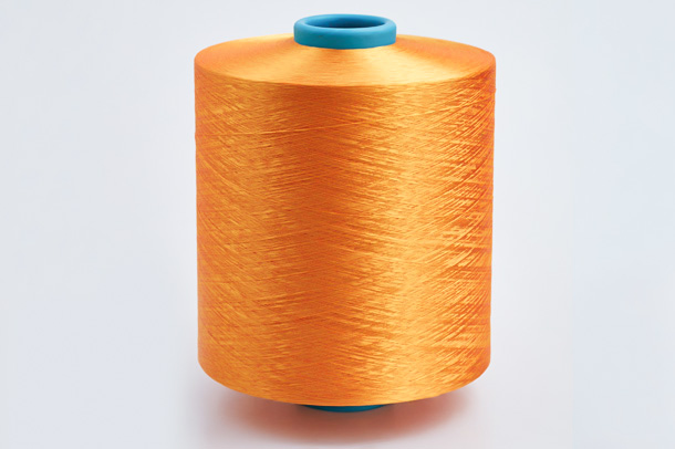 Qual o papel dos fios para carpetes e tapetes na indústria têxtil e como eles se diferenciam dos fios normais?
